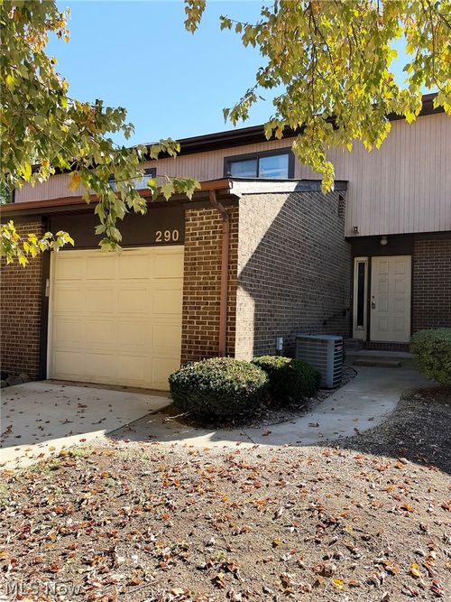 290 Stone Arch Dr, Akron, OH, 44307-2225 | Card Image