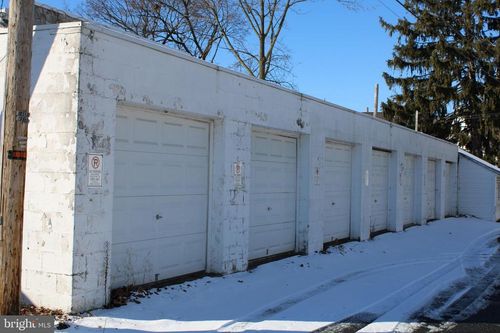 7-garage-319 N State St, EPHRATA, PA, 17522-2236 | Card Image