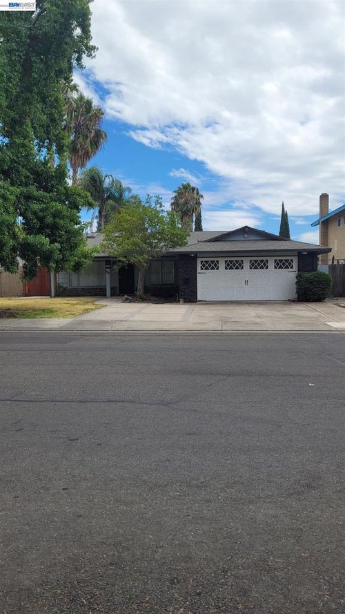 818 Erie Dr, Stockton, CA, 95210-2039 | Card Image