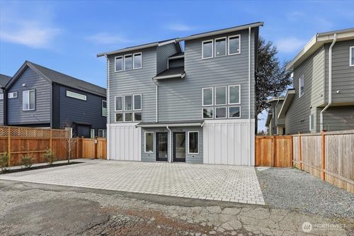 b-7320 11th Ave Ne, Seattle, WA, 98115-5613 | Card Image