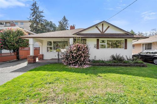 1075 Lodge Ave, Saanich, BC, V8X3B2 | Card Image