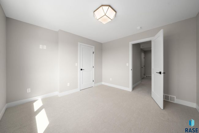6604 E Hawker Cir, House other with 5 bedrooms, 4 bathrooms and null parking in Sioux Falls SD | Image 29