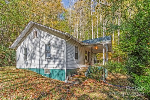 183 Crystal Creek Ln, Green Mountain, NC, 28740-6086 | Card Image