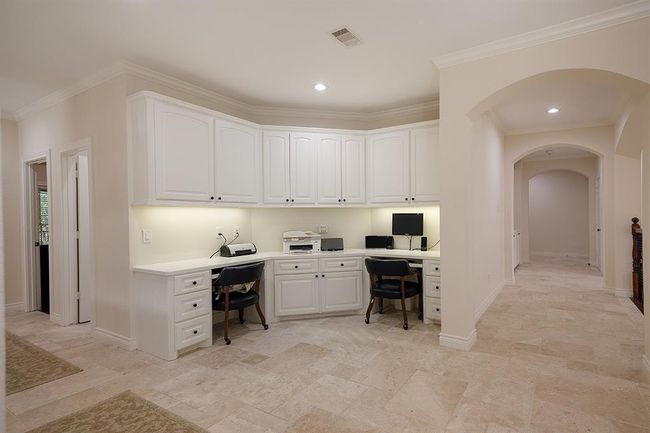 Study nook off the game room on the 2nd floor | Image 31