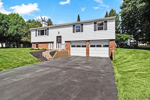 2 Upper Woods Cir, New Hartford, NY, 13413-5519 | Card Image
