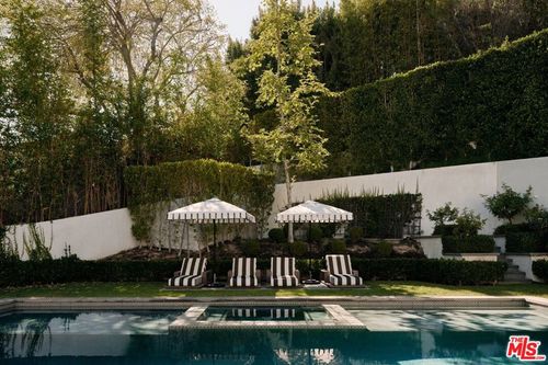2331 Chislehurst Dr, LOS ANGELES, CA, 90027 | Card Image