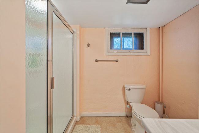 GAMEROOM BATHROOM | Image 31