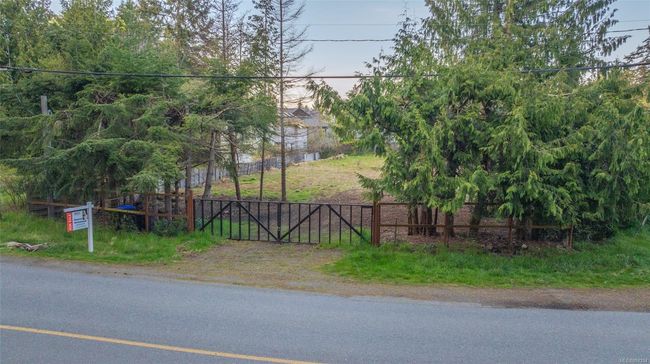Entrance to the property on Marina Way | Image 11