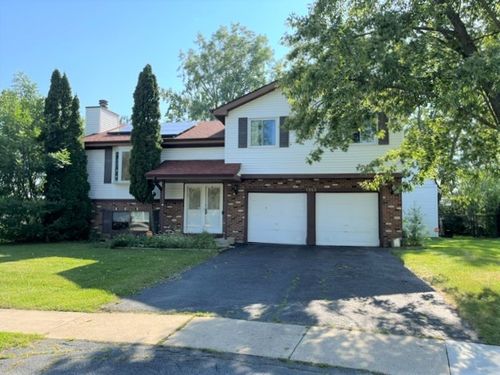 1955 Zeppelin Dr, Hanover Park, IL, 60133-5951 | Card Image