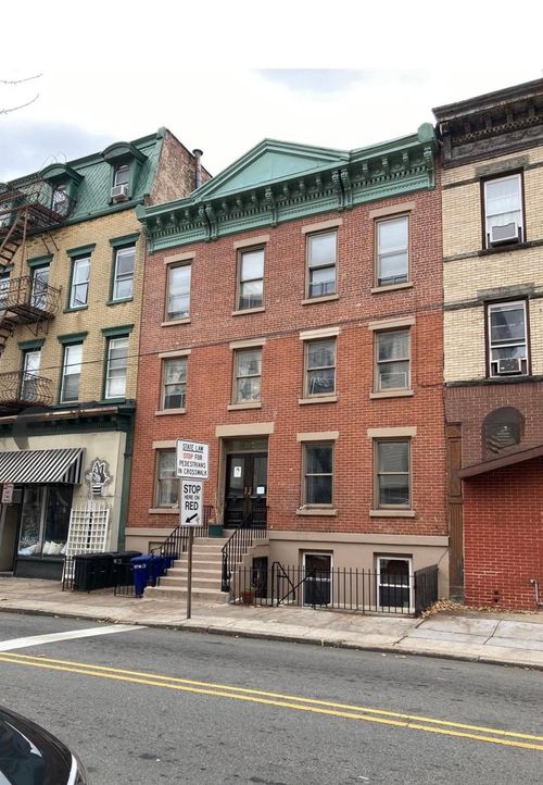 2-215 Montgomery St, Jersey City, NJ, 07302-4061 | Card Image
