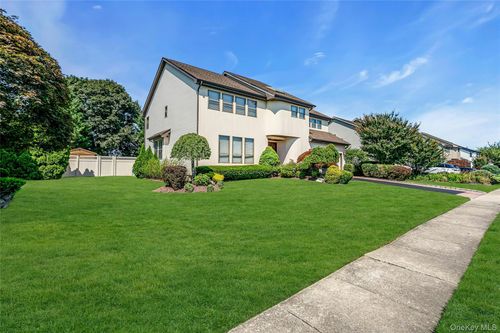 31 Daffodil Dr, Farmingdale, NY, 11735-7000 | Card Image