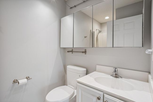 ¾ Guest Bath in Hallway | Image 23
