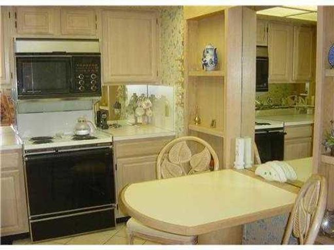 APT-308 - 4201 N Ocean Blvd, Condo with 2 bedrooms, 2 bathrooms and null parking in Boca Raton FL | Image 5
