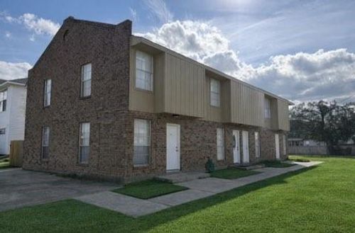 64 Carriage Ln, Destrehan, LA, 70047-3176 | Card Image