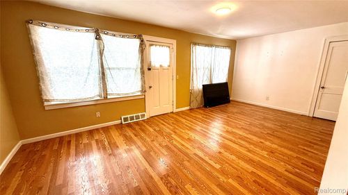 98 E New York Ave, Pontiac, MI, 48340-1249 | Card Image