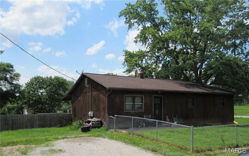 613 Truman St, Moro, IL, 62067-1833 | Card Image