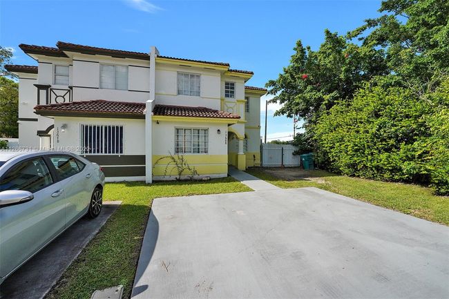 13688 Sw 264 Th Ter, House other with 4 bedrooms, 3 bathrooms and null parking in Homestead FL | Image 4
