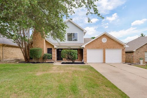 1230 Castleman Dr, Cedar Hill, TX, 75104-7328 | Card Image
