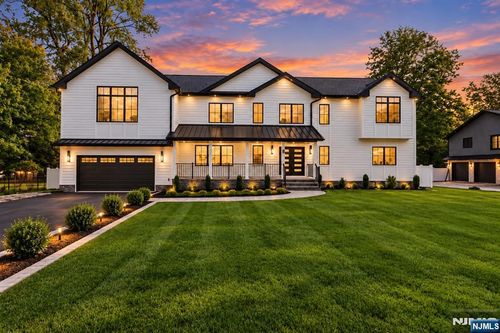 8 Sparrowbush Rd, Mahwah, NJ, 07430-1525 | Card Image
