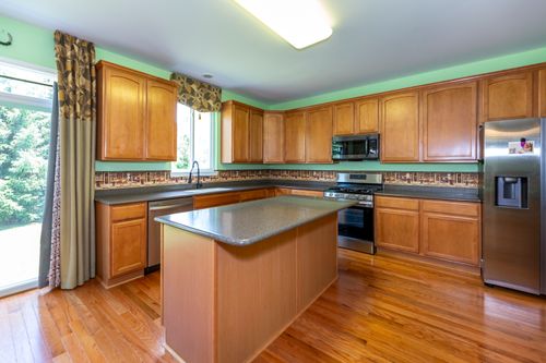 220 Stearn Dr, Genoa, IL, 60135-1424 | Card Image