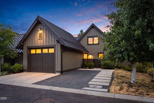 19374 Bonney Ln, Bend, OR, 97702-3690 | Card Image