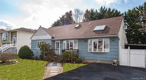 14 Willoughby Pl, West Islip, NY, 11795-4534 | Card Image