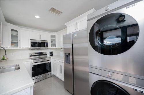 6268 Nw 170th Ter, Hialeah, FL, 33015-4656 | Card Image