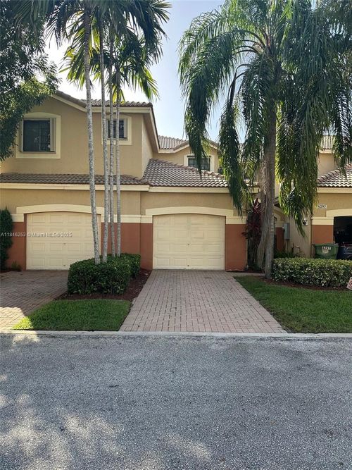 4295 Vineyard Cir, Weston, FL, 33332-2155 | Card Image