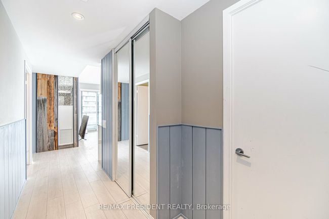 5702 - 5 Buttermill Ave, Condo with 3 bedrooms, 2 bathrooms and 1 parking in Vaughan ON | Image 9
