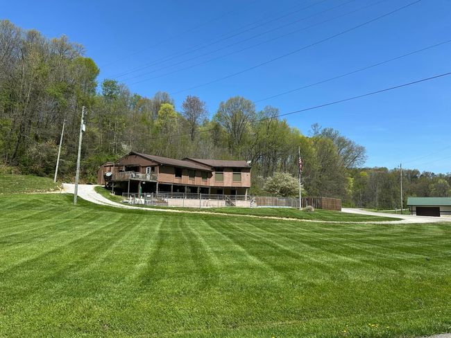 Lodge with pool | Image 11