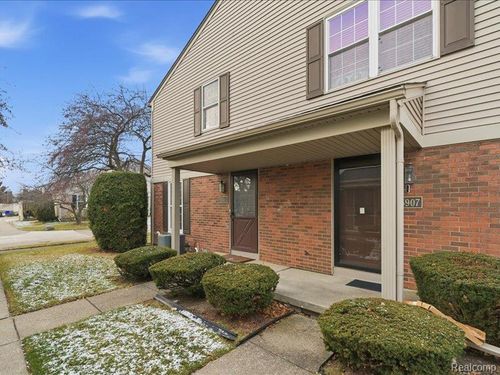 15913 N Franklin Dr, Clinton Township, MI, 48038-1030 | Card Image