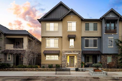 3290 E Thoroughbred Ln, Boise, ID, 83716-7096 | Card Image