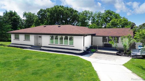 9497 Ellis Rd, Clarkston, MI, 48348-1701 | Card Image