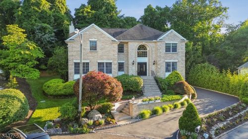22 Trails End Ct, Westfield, NJ, 07090-3750 | Card Image