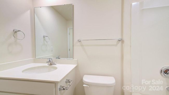 Secondary Bathroom | Image 16