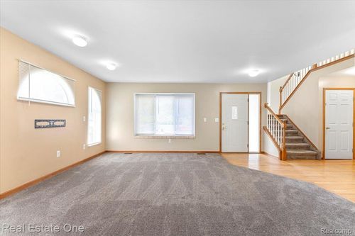 8915 Continental Dr, Taylor, MI, 48180-9300 | Card Image