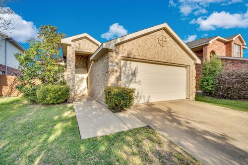 2005 Peony St, Heartland, TX, 75126-3600 | Card Image