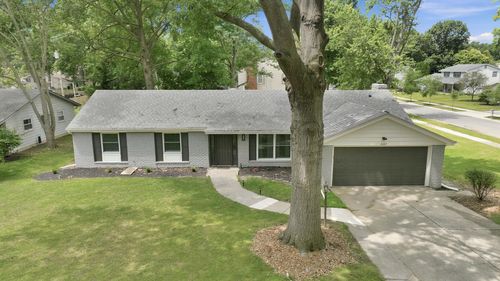 2227 Lakeland Ln, Fort Wayne, IN, 46815-7723 | Card Image