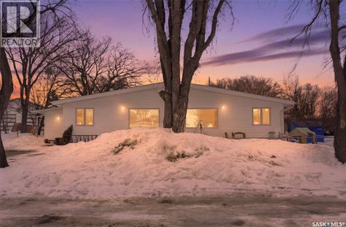 33 Antrim St, Lanigan, SK, S0K2M0 | Card Image