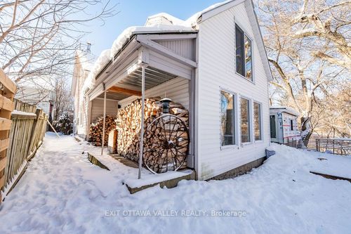 815 Pembroke Street W, Pembroke, ON, K8A5P5 | Card Image