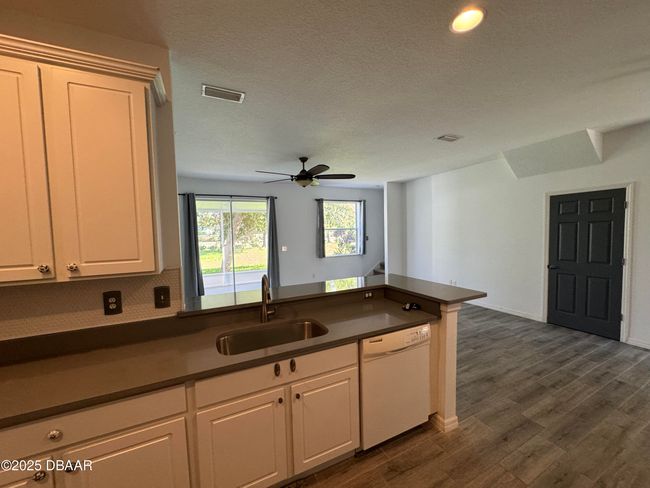 1986 Yellowfin Dr, Home with 3 bedrooms, 3 bathrooms and null parking in PORT ORANGE FL | Image 5