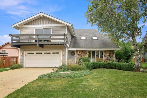 658 Monterey Dr, Crystal Lake, IL, 60014-8438 | Card Image