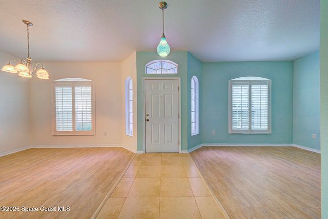 Formal Living and Dining | Image 21