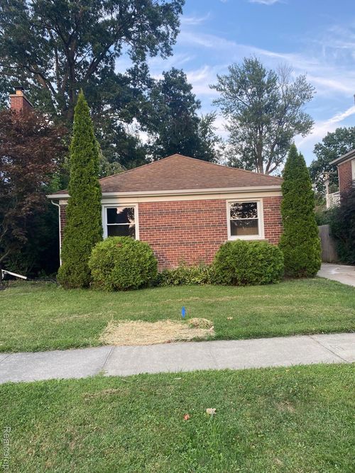 1679 23rd St, Wyandotte, MI, 48192-3532 | Card Image