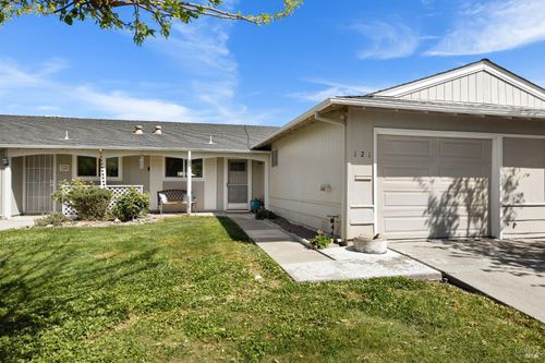 121 Sequoia Dr, Vacaville, CA, 95687-3423 | Card Image