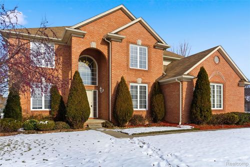 19573 Potomac Dr, Macomb, MI, 48044-4234 | Card Image