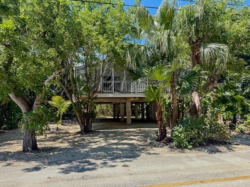 110 Artic Ave, Tavernier, FL, 33070-2954 | Card Image