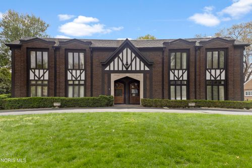 3905 Hillandale Rd, Ottawa Hills, OH, 43606-7718 | Card Image