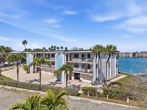 apt-303-11901 Lagoon Ln, Treasure Island, FL, 33706-5158 | Card Image
