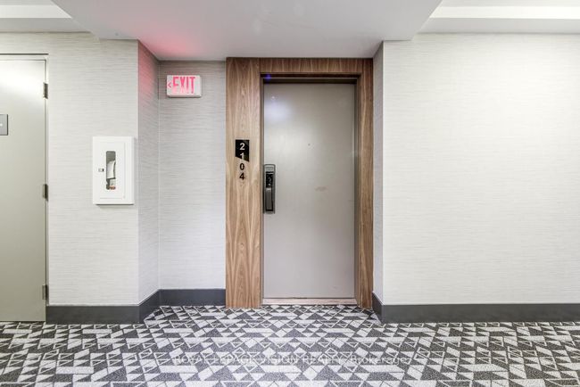 2104 - 10 York St, Condo with 2 bedrooms, 1 bathrooms and null parking in Toronto ON | Image 7